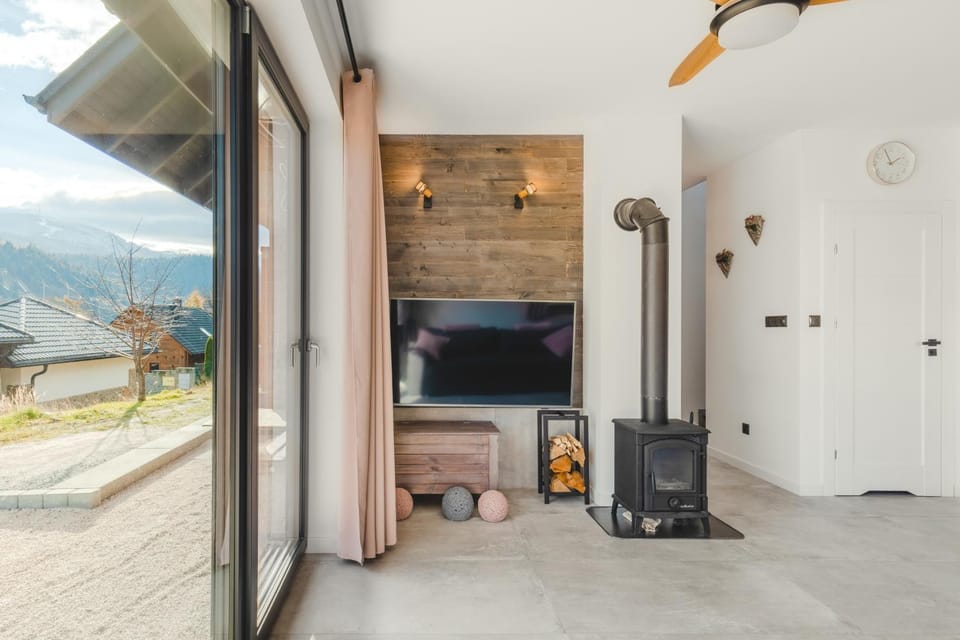 TV and multimedia, Living room, Mountain view