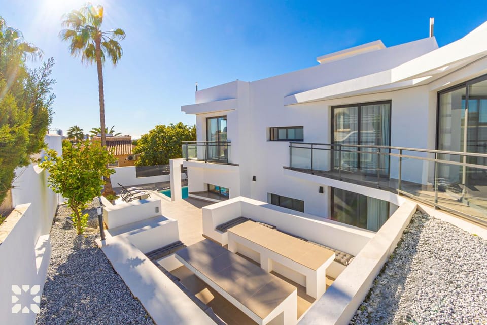 Property building, Patio, Day, View (from property/room), Balcony/Terrace, Living room, Seating area, sunbed