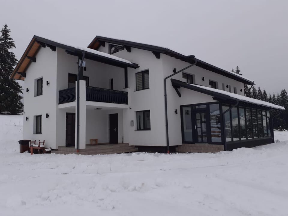 Property building, Day, Winter