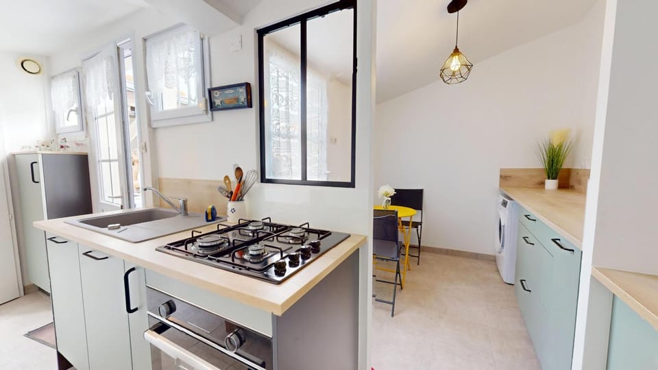 Kitchen or kitchenette