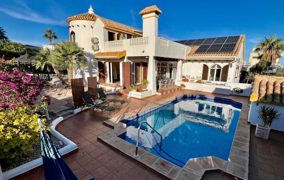 Property building, Patio, Garden, Garden view, Pool view, Swimming pool, sunbed