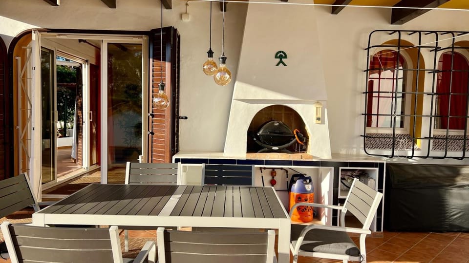 Patio, Kitchen or kitchenette, Seating area, Dining area