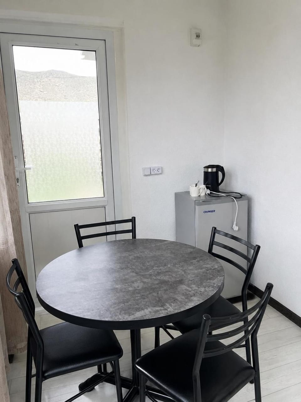 Kitchen or kitchenette, Living room, Seating area