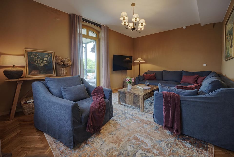Communal lounge/ TV room, TV and multimedia, Living room, Seating area