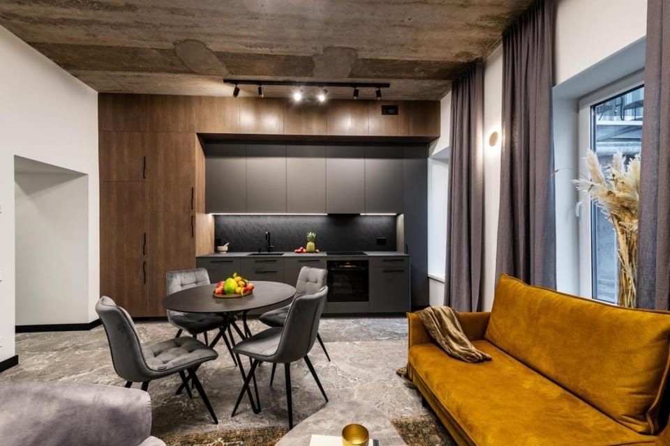 Dining area, kitchen