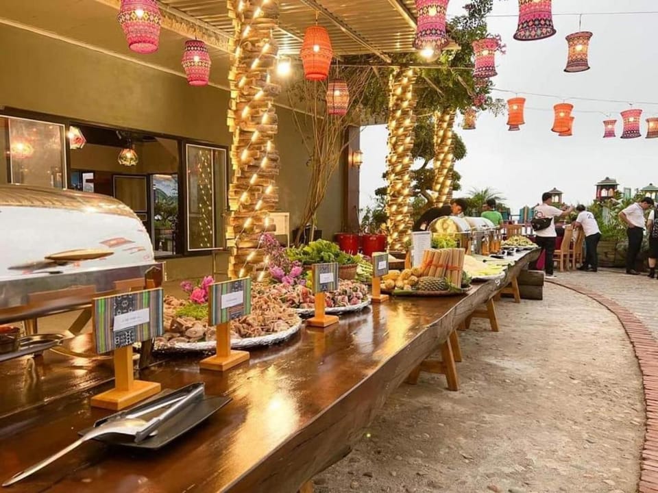 Restaurant/places to eat, Buffet breakfast