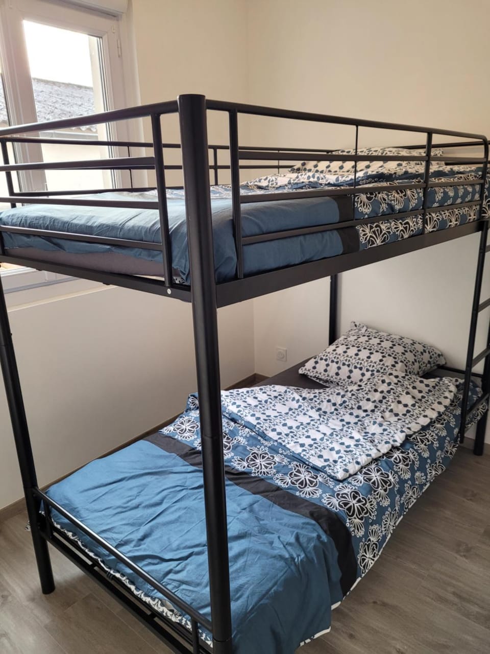 Photo of the whole room, Bedroom, bunk bed