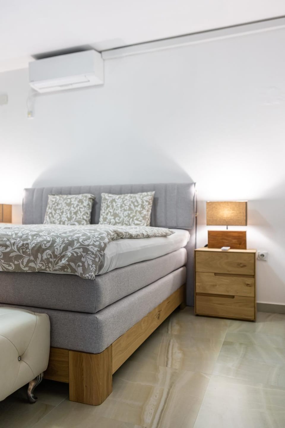 Bed, Photo of the whole room, Bedroom, air conditioner