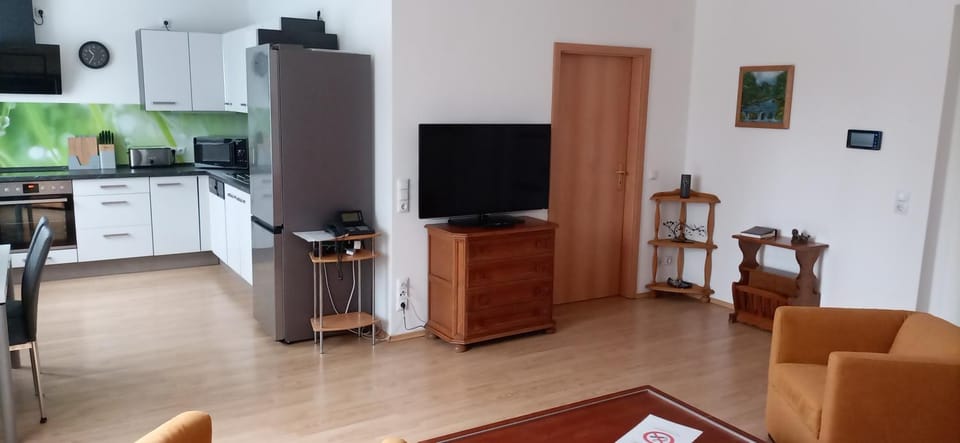 TV and multimedia, Kitchen or kitchenette, Living room, minibar, stove