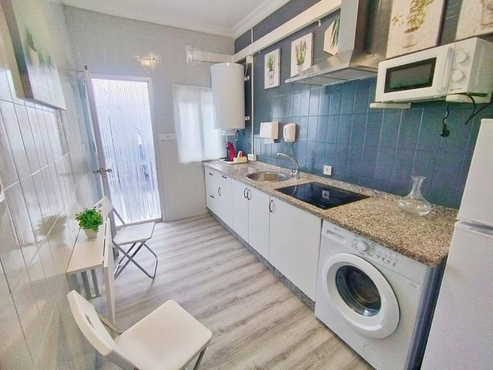 minibar, stove, washing machine