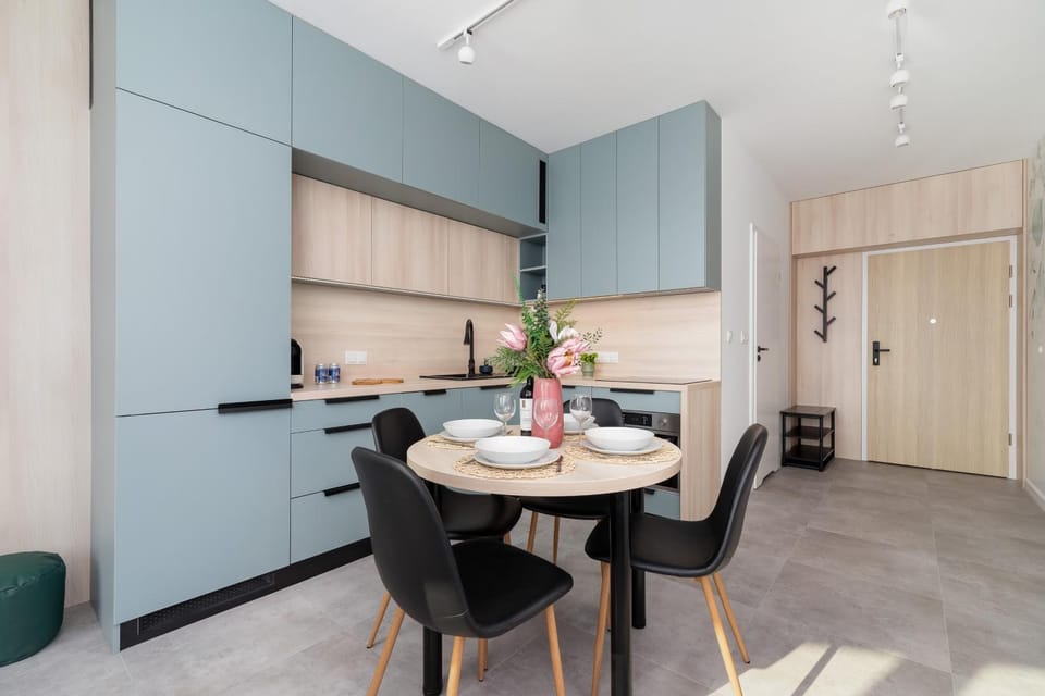 Kitchen or kitchenette, Living room, Seating area, Dining area