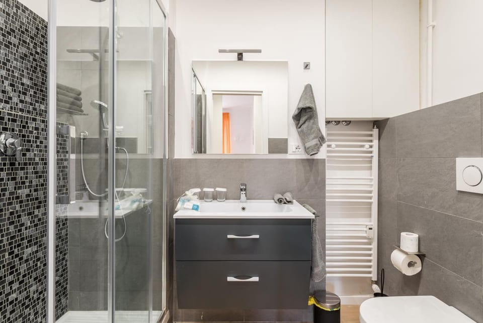 Shower, Bathroom, towels
