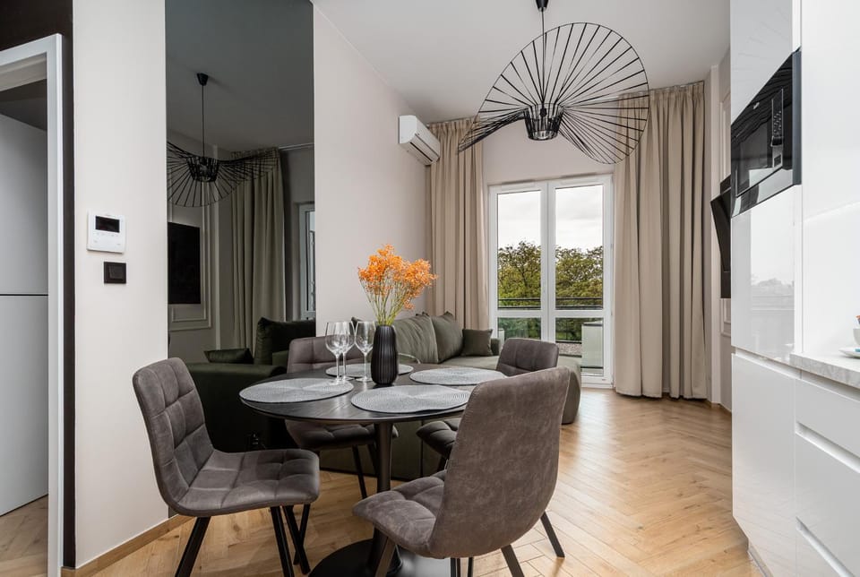 Communal lounge/ TV room, TV and multimedia, Living room, Seating area, Dining area, Evening entertainment