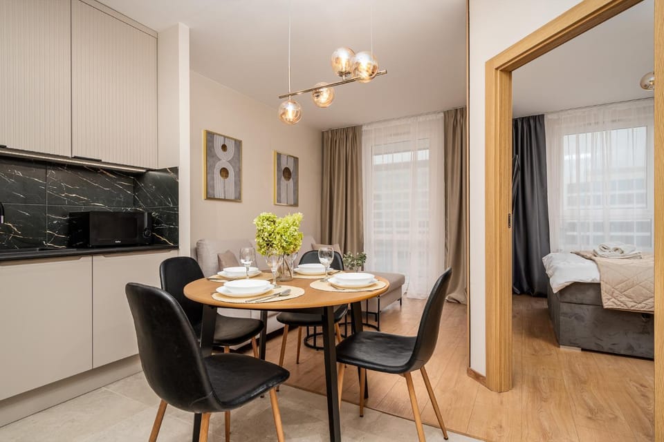 Bed, TV and multimedia, Kitchen or kitchenette, Living room, Photo of the whole room, Seating area, Dining area, Bedroom