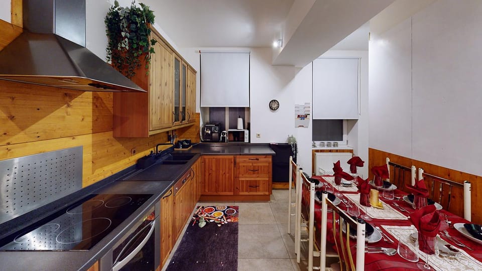 Kitchen or kitchenette, Seating area, Dining area, dishwasher, minibar, pet friendly, stove