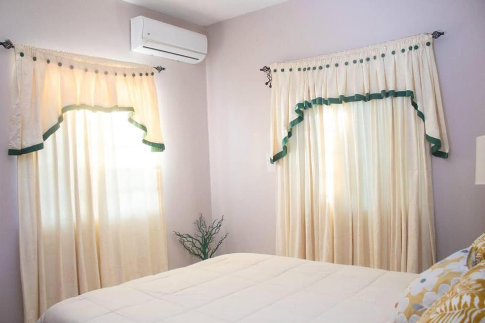 Bed, Bedroom, air conditioner