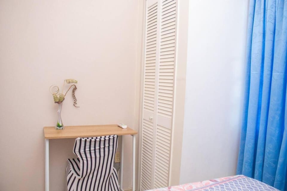 Bed, Seating area, Bedroom