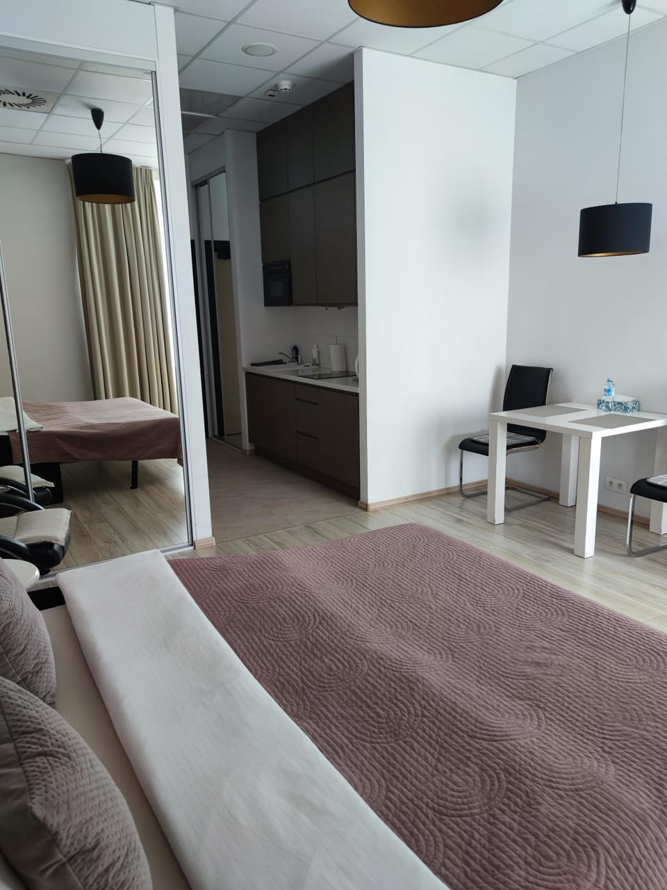 Bed, Kitchen or kitchenette, Photo of the whole room, Dining area
