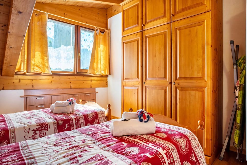 Property building, Living room, Bedroom
