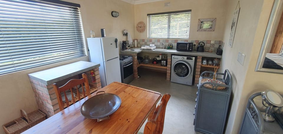 Kitchen or kitchenette, washing machine