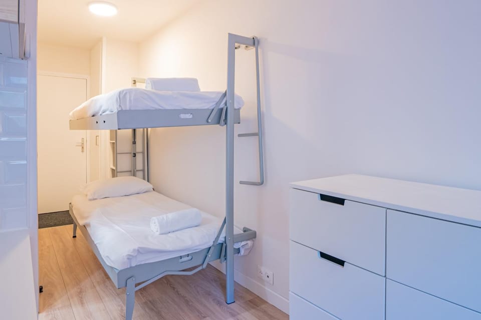 Bed, bunk bed