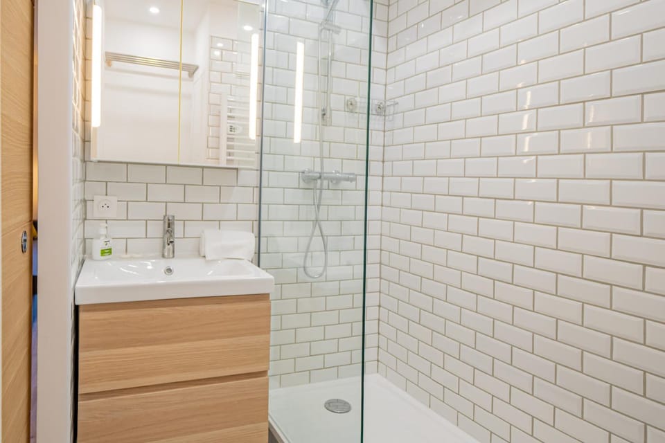 Shower, Bathroom