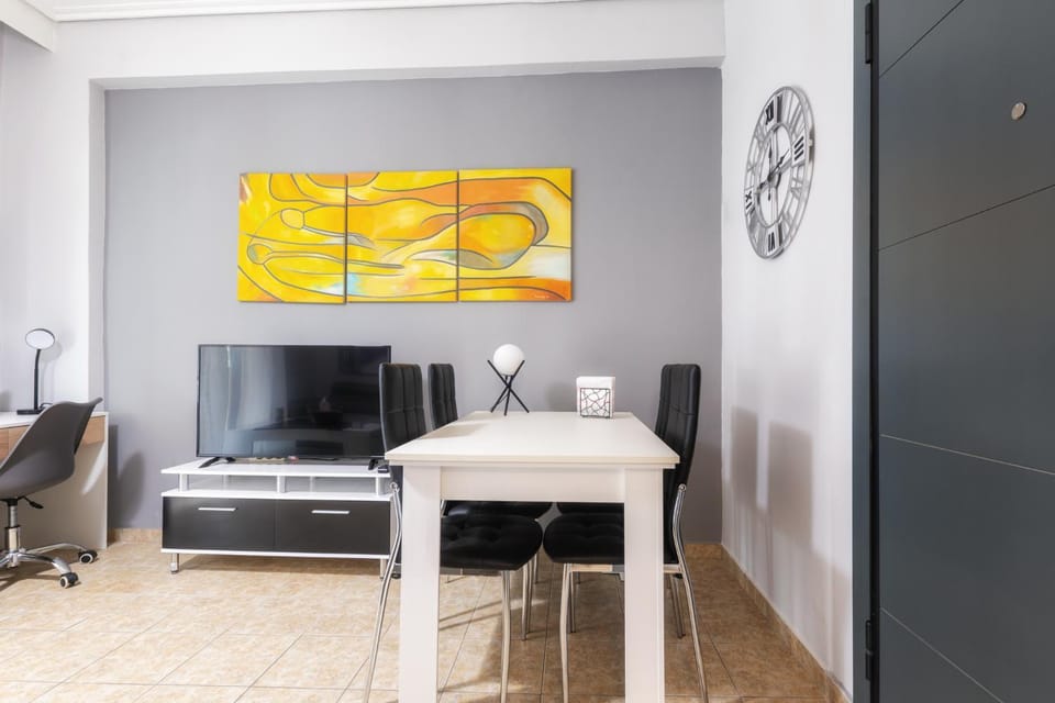 TV and multimedia, Seating area, Dining area