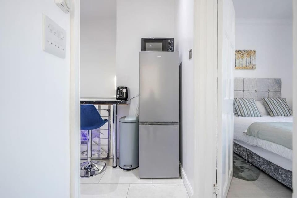 Kitchen or kitchenette, Bedroom