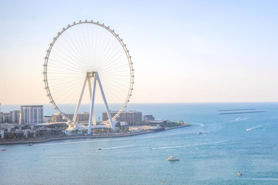 Nearby landmark, Day, City view, Landmark view, Sea view, Swimming pool
