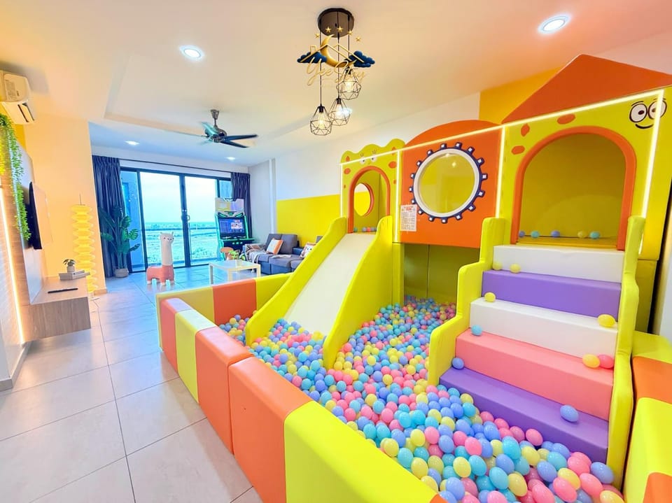 Atlantis 8-12pax/Netflix/Video game/5min to Jonker Apartment in Malacca