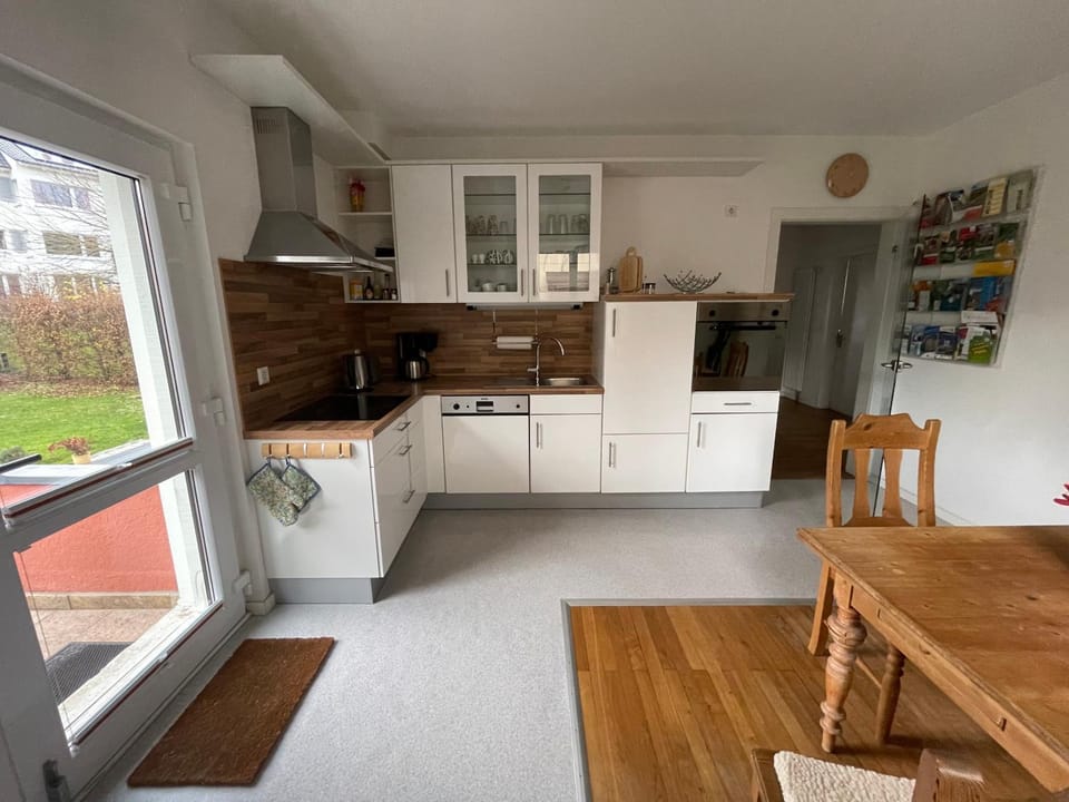 Kitchen or kitchenette, Dining area, dishwasher, pet friendly, stove