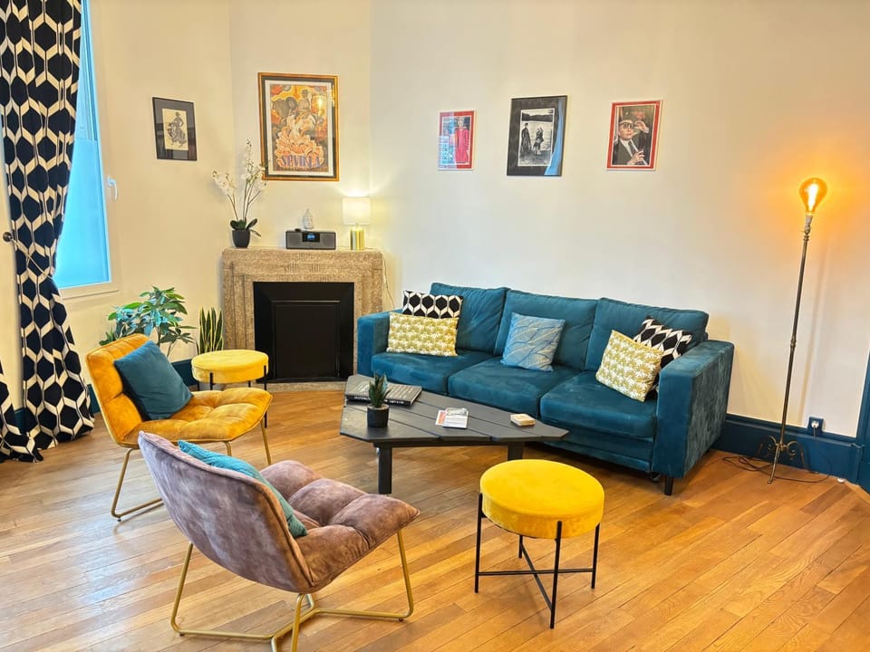 Communal lounge/ TV room, Living room, Seating area