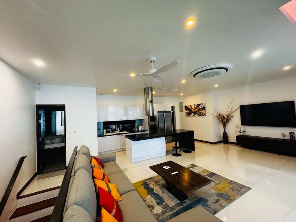 Communal lounge/ TV room, TV and multimedia, Seating area, Evening entertainment