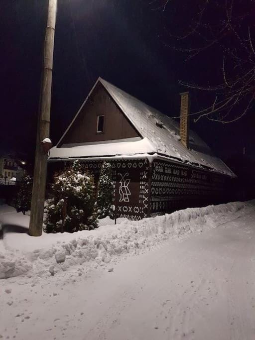 Maľovaná drevenička v Čičmanoch House in Slovakia