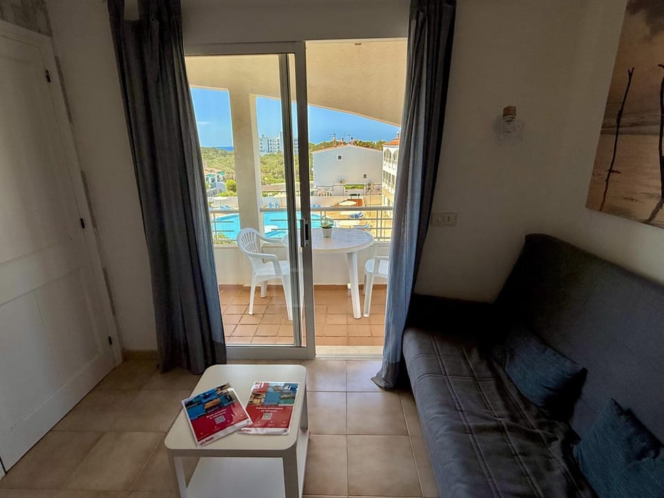 Mitjana -Apartamento con piscina junto la playa Apartment in Cala en Blanes