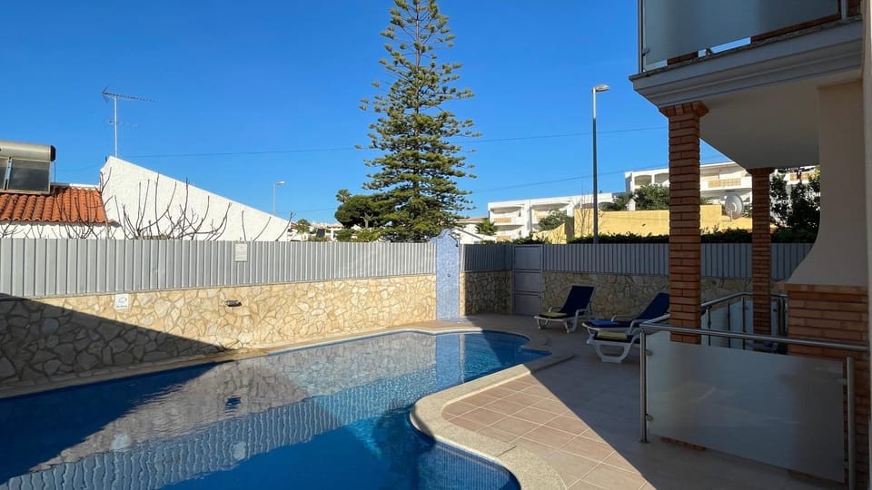 Property building, Day, Pool view, Swimming pool, sunbed