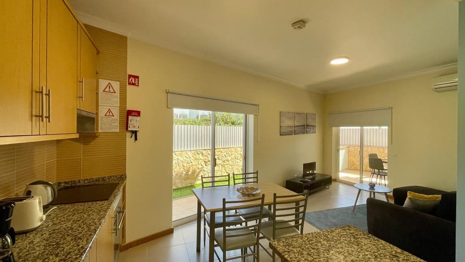 Kitchen or kitchenette, Living room, Seating area, Dining area, air conditioner