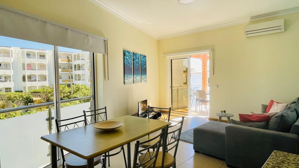 Living room, Dining area, air conditioner