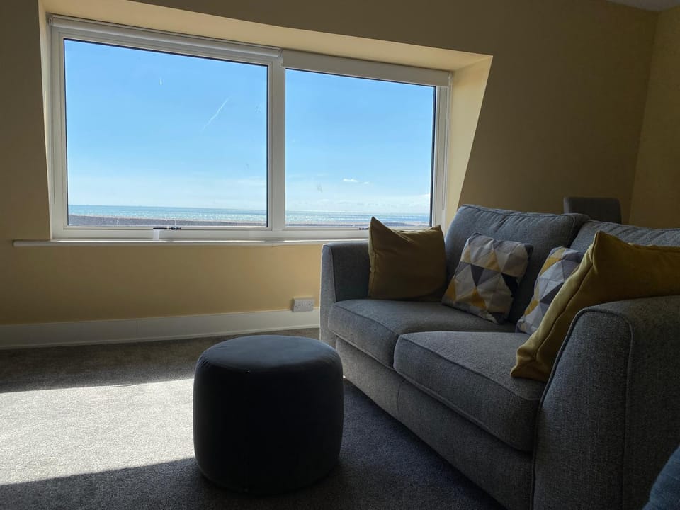 The Sky Lounge Apartment in Dover District