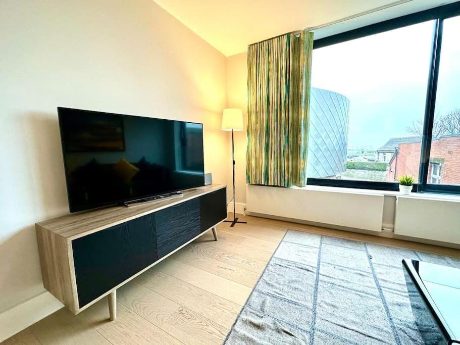 Stunning New 2 Bedroom Apartment - Next to the Beach - Great Location - FREE Parking - Fast WiFi - Smart TV - sleeps up to 4! Close to Purbeck, Corfe Castle, Sandbanks, Poole & Bournemouth Apartment in Swanage