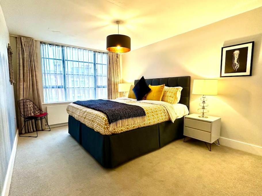 Stunning New 2 Bedroom Apartment - Next to the Beach - Great Location - FREE Parking - Fast WiFi - Smart TV - sleeps up to 4! Close to Purbeck, Corfe Castle, Sandbanks, Poole & Bournemouth Apartment in Swanage