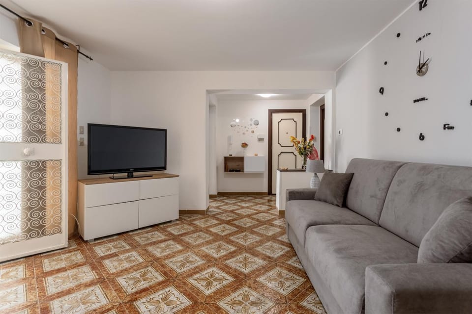 TV and multimedia, Living room, Evening entertainment