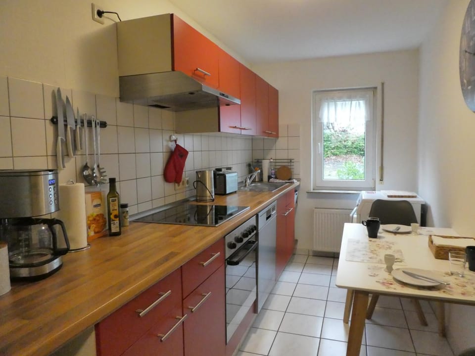 Kitchen or kitchenette, dishwasher