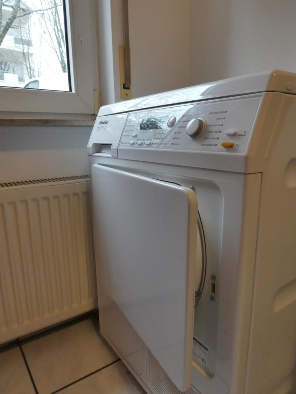 Kitchen or kitchenette, dryer