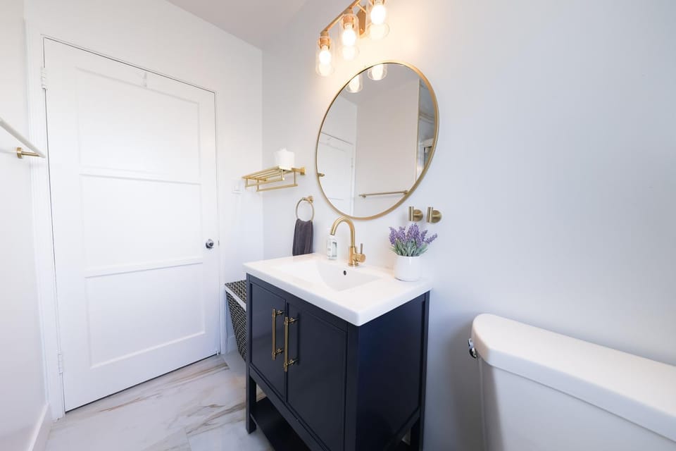 Luxury Villa with Hot Tub! Minutes to Beach & Bars House in Belmont Shore