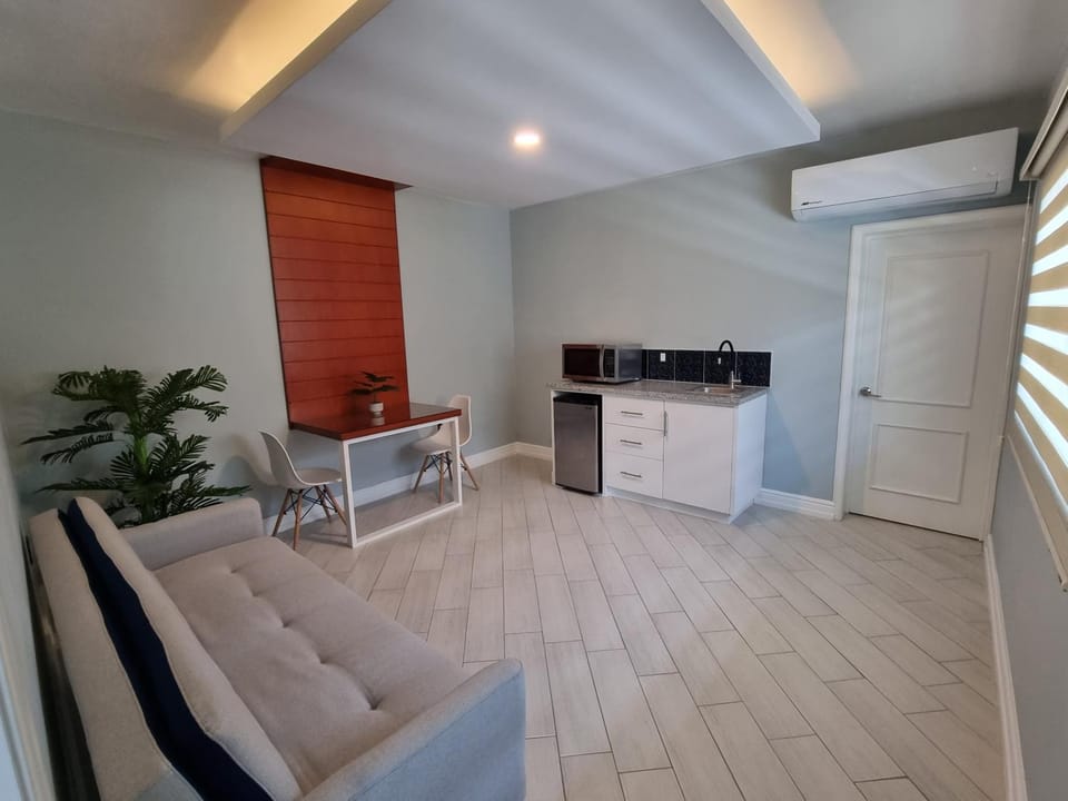 Kitchen or kitchenette, Living room, Seating area, Dining area, oven, pet friendly