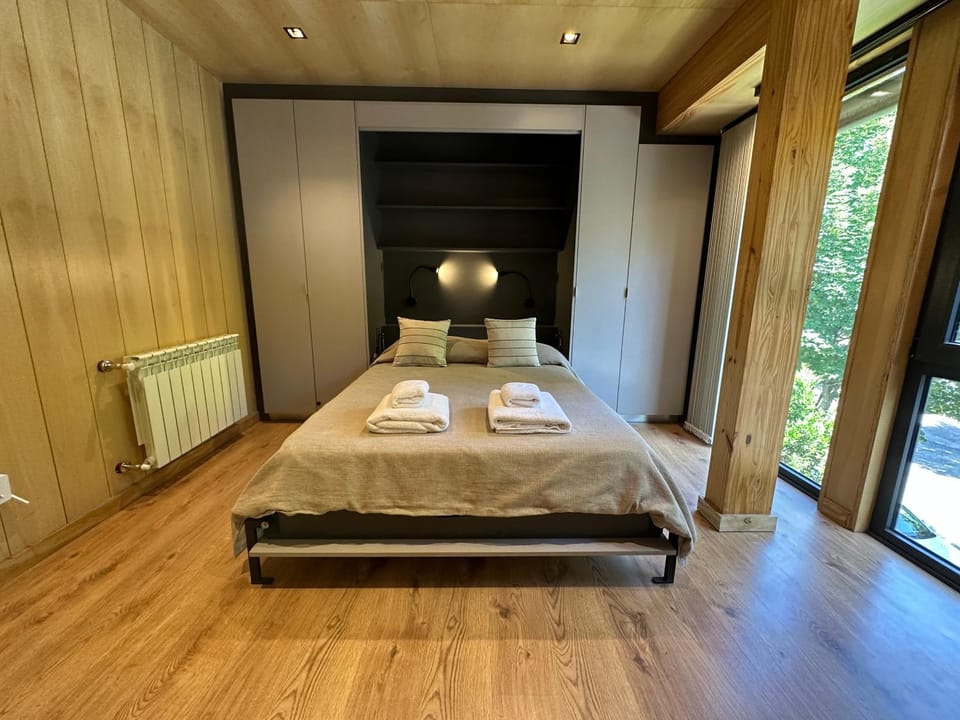 Bed, Photo of the whole room, wardrobe