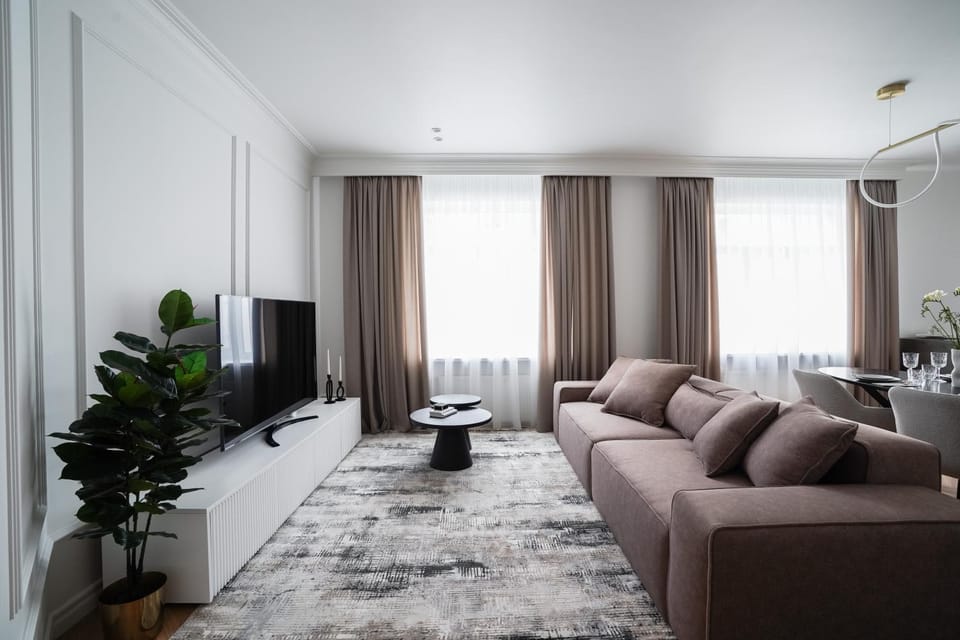 Communal lounge/ TV room, TV and multimedia, Living room, Seating area, Evening entertainment
