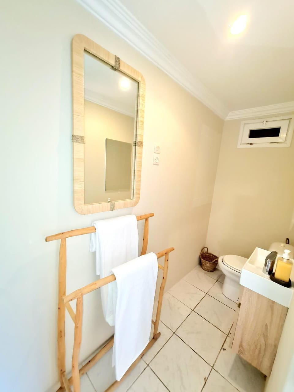 Bathroom, towels