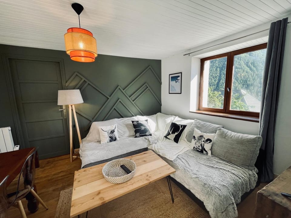 Bed, Living room